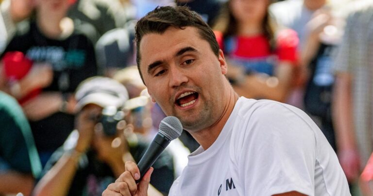 Charlie kirk asesinado en evento en utah, buscan al tirador