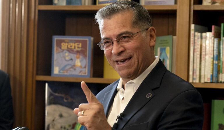 Demócrata de California usa TikTok para conectar con votantes hispanos en la carrera gubernamental Demócrata de california usa tiktok para conectar con votantes hispanos