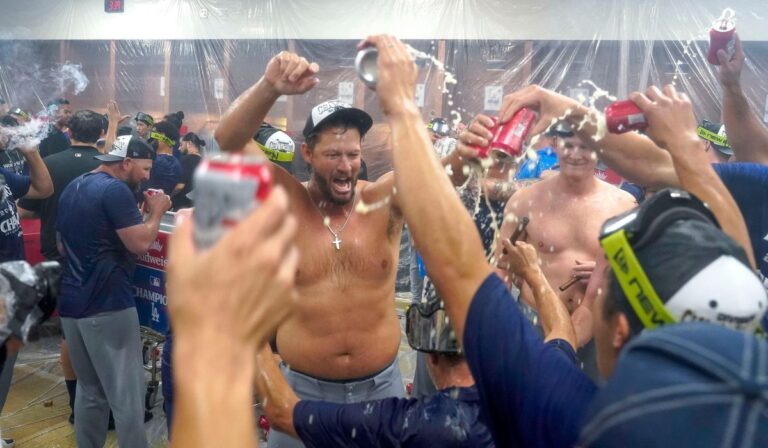 Dodgers celebran su 12° título de la NL Oeste en 13 temporadas Dodgers celebran su 12° título de la nl oeste en
