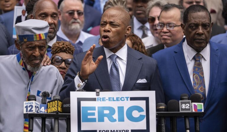 Eric adams concluye su campaña por la reelección