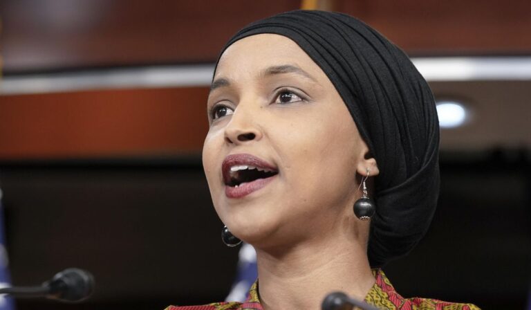 Ilhan omar enfrenta posibles sanciones en la cámara por sus