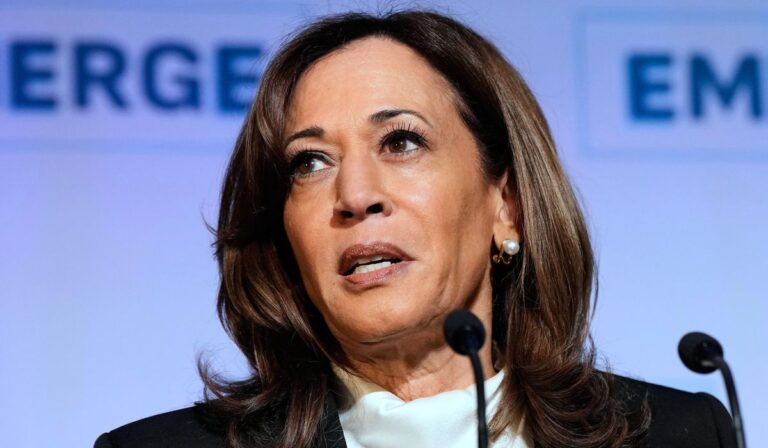 Kamala harris enfrenta nueva ola de críticas en su gira