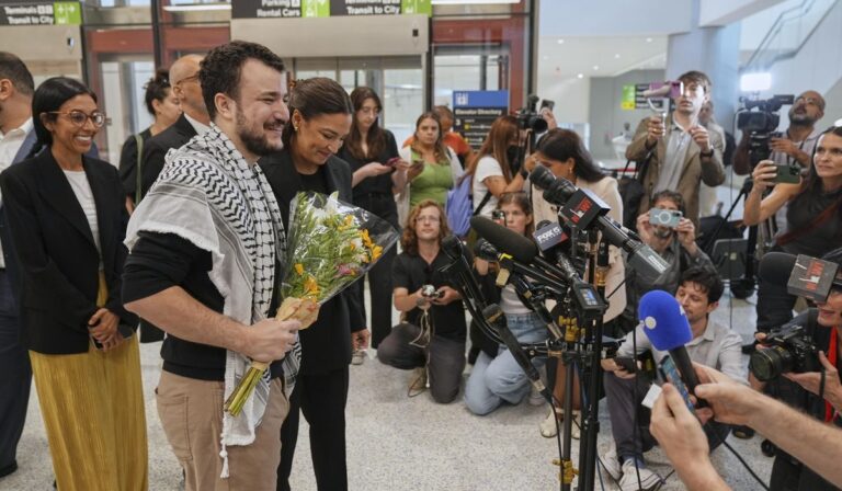 Khalil engaña al dhs en su solicitud de inmigración, abre