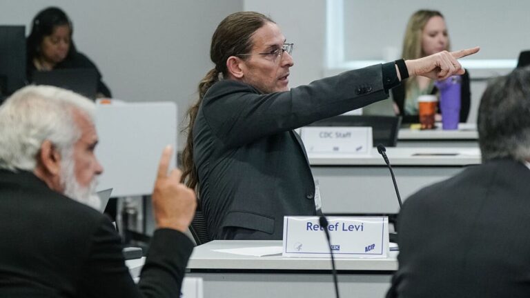 Nuevas Normas para la Vacuna COVID Tras Reunión Controvertida de Asesores del CDC Nuevas normas para la vacuna covid tras reunión controvertida de