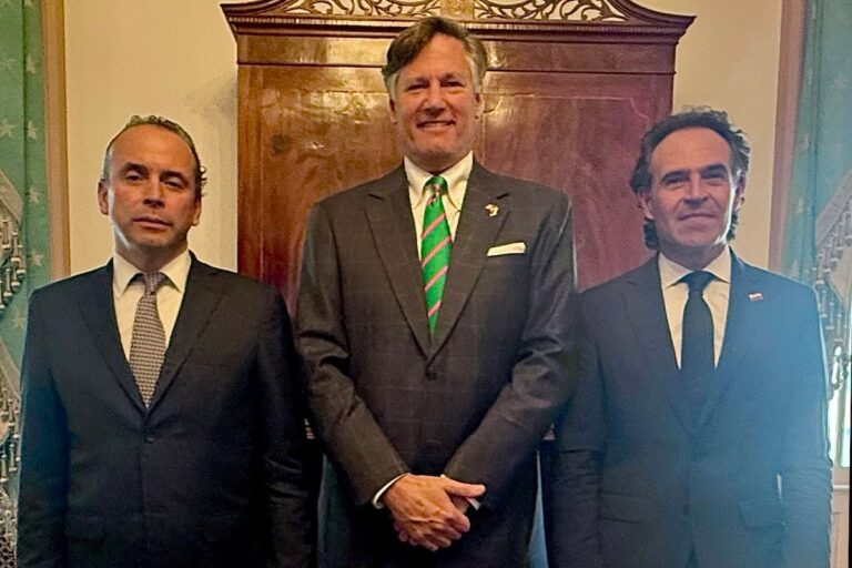 Petro y alcaldes enfrentan temores sobre descertificación en lucha contra