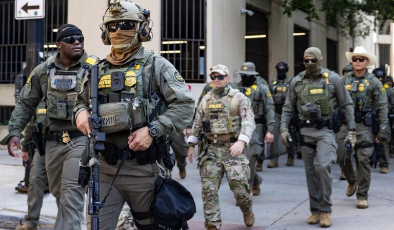 Pritzker sugiere el despliegue de tropas en chicago ante patrullas