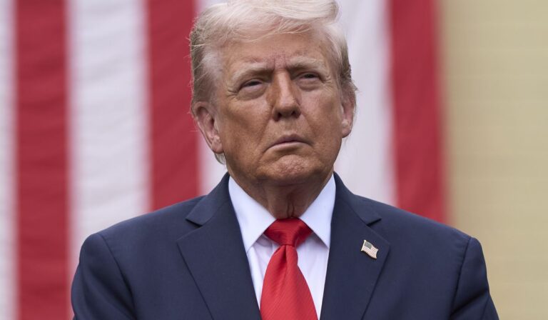 Trump advierte a los enemigos de américa en el aniversario