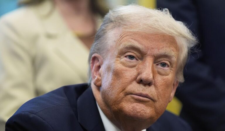 Trump habría bajado las banderas por las muertes en minnesota