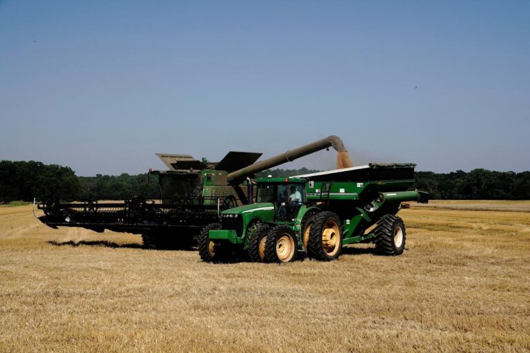 Trump propone usar fondos de aranceles para ayudar a los