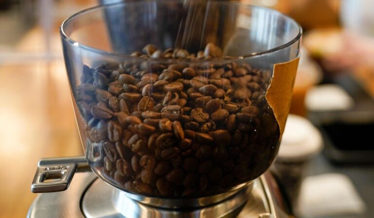 Aumento de precios del café en ee. uu. por aranceles