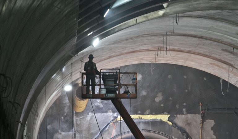 Trump detiene inversión de $18 mil millones en proyectos clave