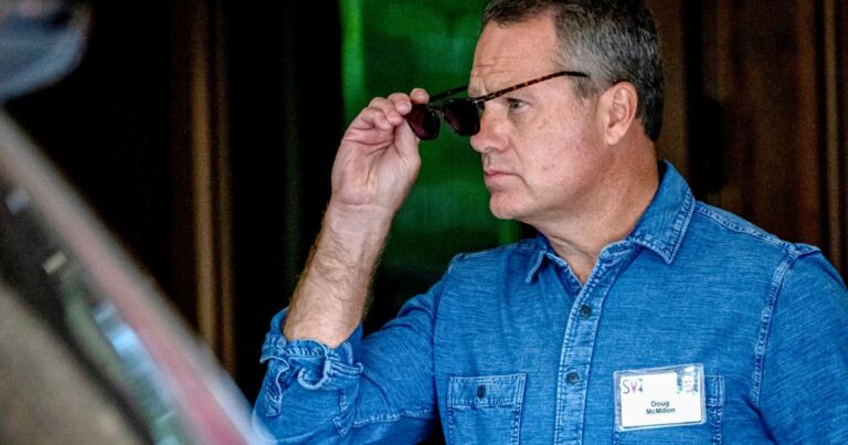 CEO saliente de Walmart deja una empresa líder en el