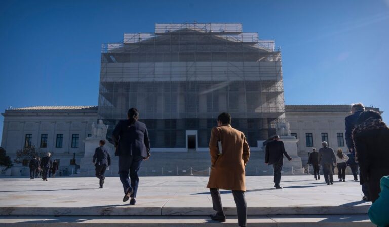 Conflictos Clave en la Corte Suprema sobre Aranceles, Guardia Nacional