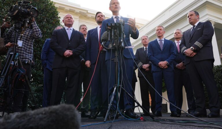 Corte frena nuevas reglas para licencias de conductores comerciales para