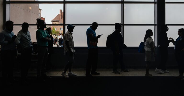 Desempleo mensual alcanza máximo histórico en octubre