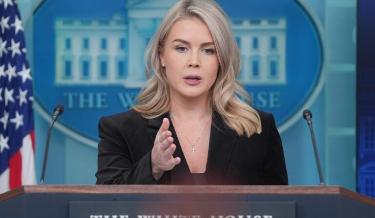 Inmigrante con lazo familiar a portavoz de la Casa Blanca