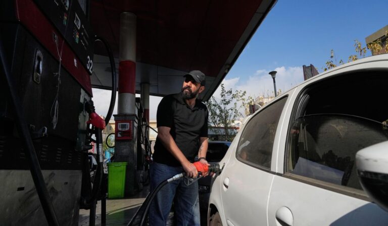 Irán implementa nuevo nivel de precios para la gasolina desde