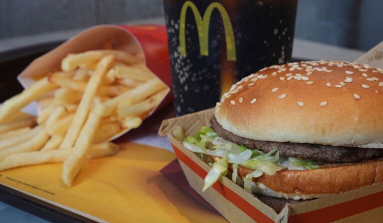 Millones en vales de comida gastados en comida rápida Millones en vales de comida gastados en comida rápida