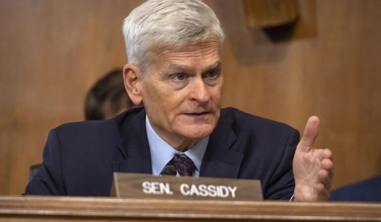 Plan de Cassidy para financiar anticipadamente las HSA y reducir costos en Obamacare Plan de Cassidy para financiar anticipadamente las HSA y reducir