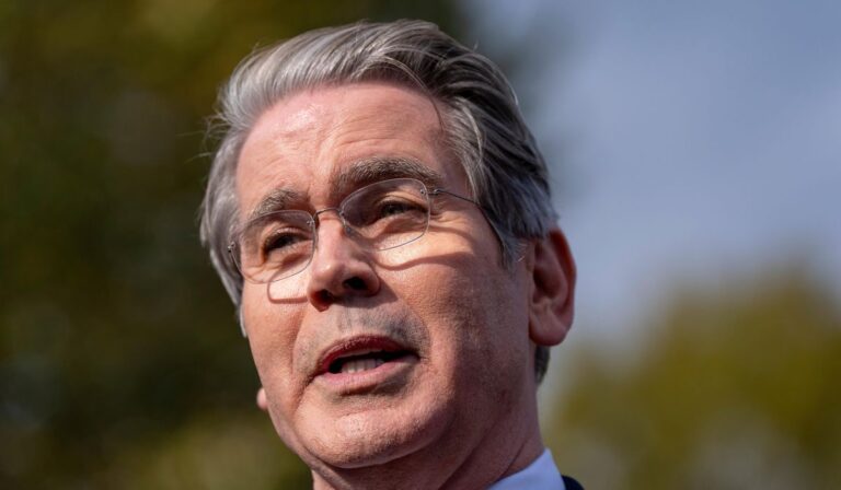 Scott bessent asistirá a una sesión histórica del tribunal supremo