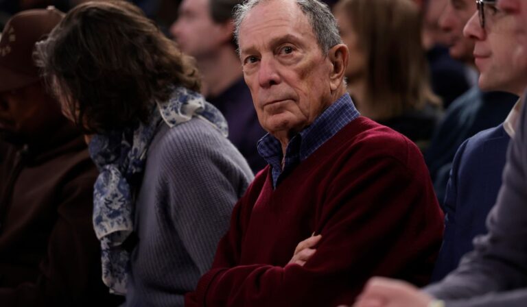 Bloomberg impulsa a alcaldes a fortalecer la democracia y mejorar