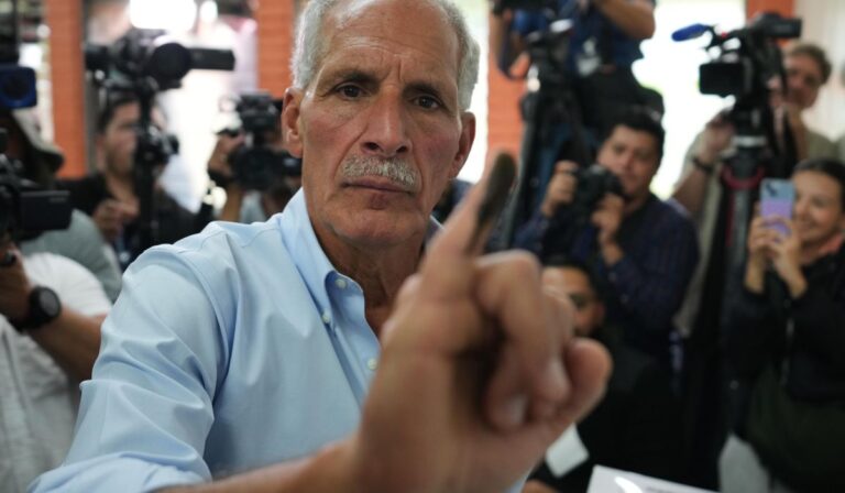 Conservadores lideran en las elecciones presidenciales de Honduras según resultados preliminares Conservadores lideran en las elecciones presidenciales de Honduras según resultados