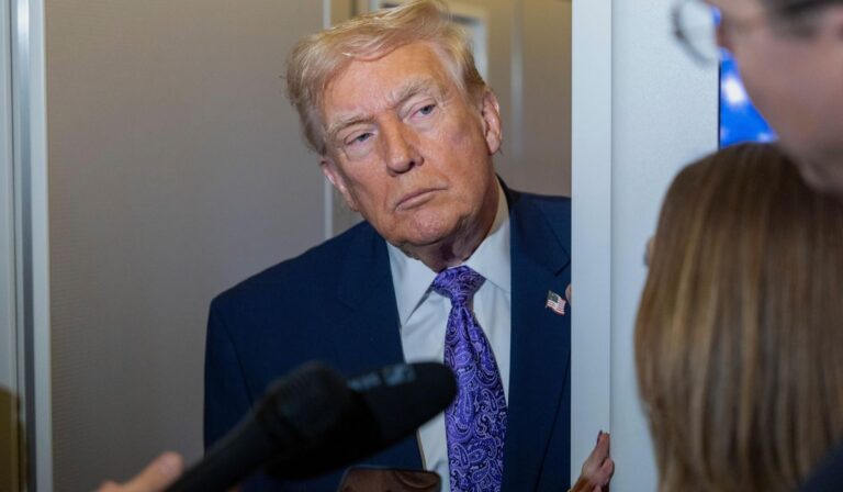 Grupo de periodistas exige a la Casa Blanca eliminar la