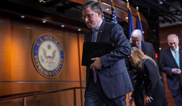 Republicanos de la Cámara llegan a un acuerdo para votar sobre la prohibición de comercio de acciones en 2026