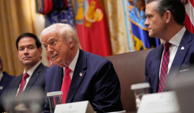 Trump planea llevar ataques a traficantes de drogas a tierra