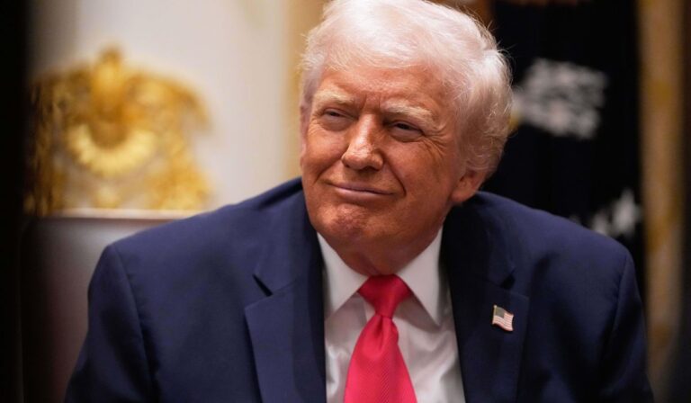 Trump propone que los aranceles sustituyan el impuesto sobre la