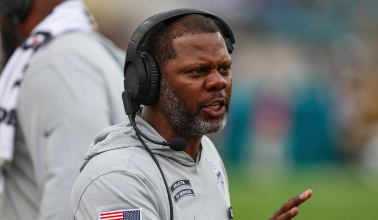 De la calle a la defensa: Daronte Jones nuevo coordinador de los Commanders