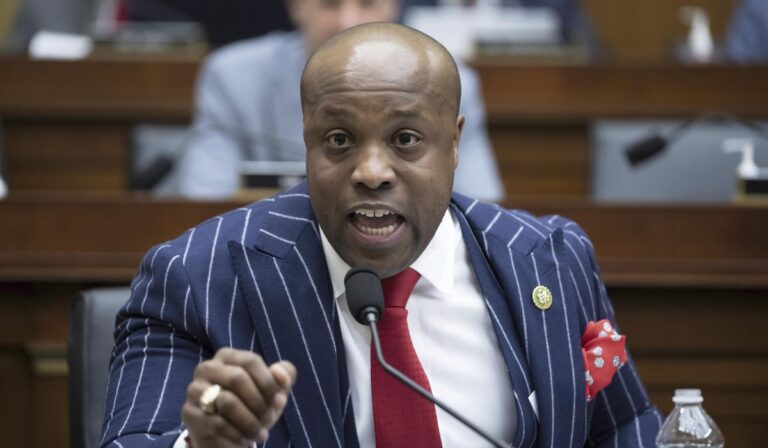 Wesley Hunt: Un Congreso Vacío por su Candidatura al Senado