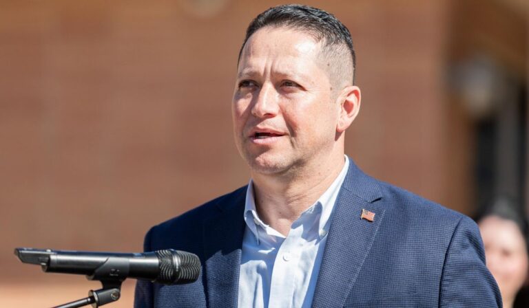 El futuro de Tony Gonzales tras el reñido runoff